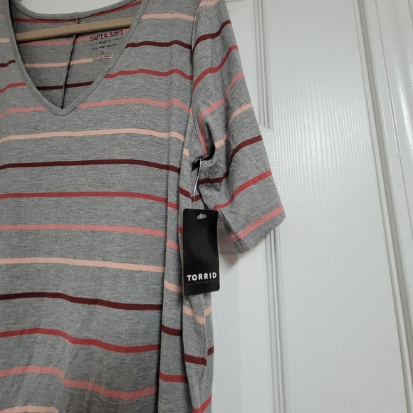 Torrid NWT Super Soft Knit Gray Pink Stripe Short Sleeve Favorite Tunic Shirt. - Picture 7 of 10